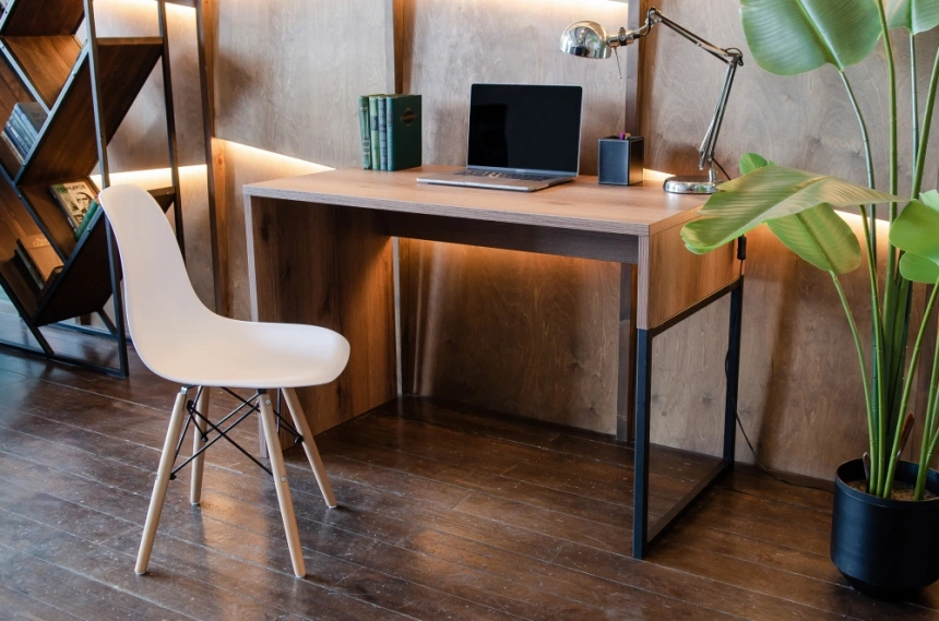 Пластиковый стул Eames PC-015, белый / массив дерева