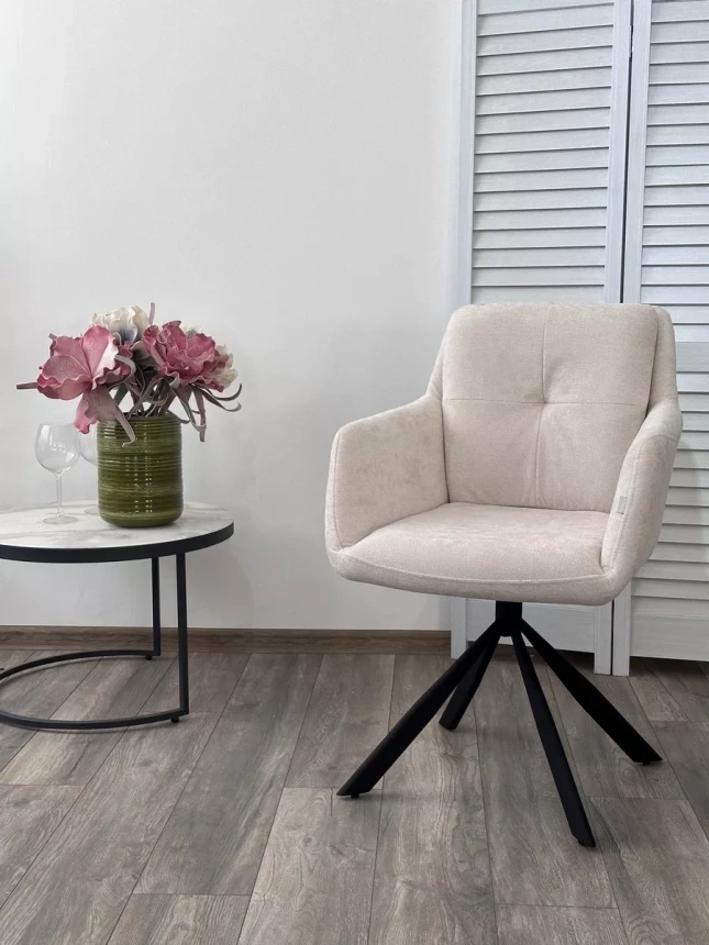 Стул Федерико Данс, поворотный, Nordic 11 молочный, черный каркас