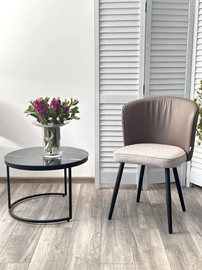 Стул Моне, мягкий, Rovena Biscut ткань, Orakul 290 экокожа, черный каркас