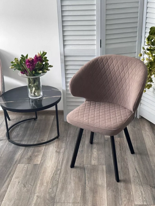 Стул Хилтон, мягкий, поворотный, B5 капучино, велюр, черный каркас 