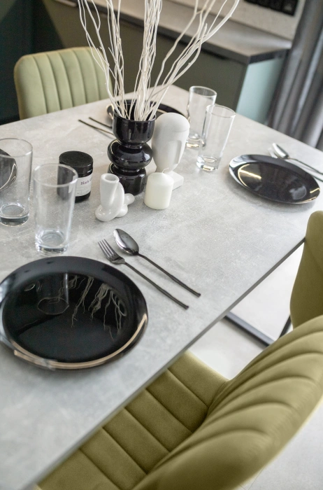 Обеденный стол Лиман, 140 х 80, бетон светлый / черный матовый