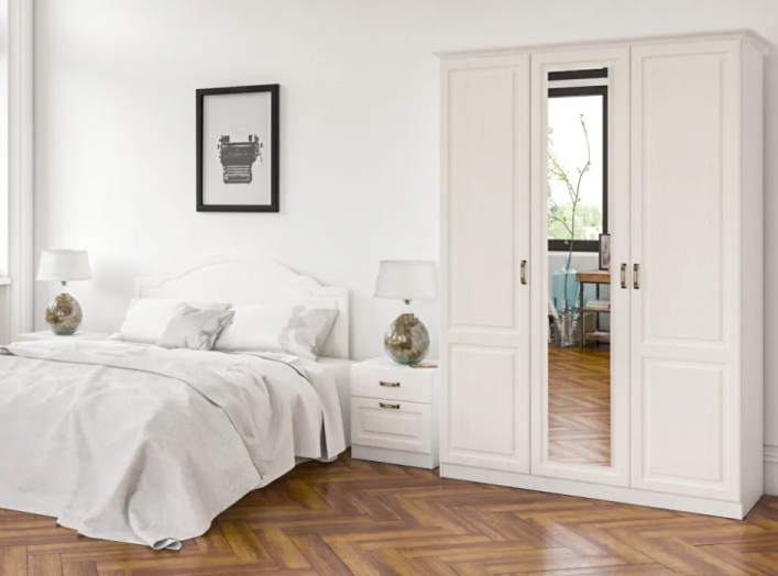 Шкаф трехдверный Ливерпуль, распашной для одежды с зеркалом, белый / ясень ваниль