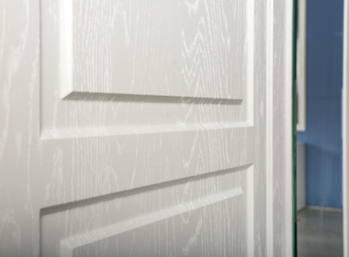 Шкаф трехдверный Ливерпуль, распашной для одежды с зеркалом, белый / ясень ваниль