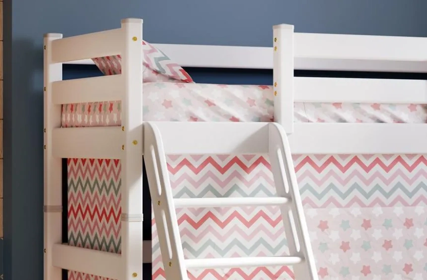 Полувысокая детская кровать Соня-6, с наклонной лестницей, белый