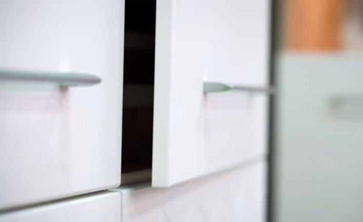 Шкаф двухдверный Мариус М-01, распашной для одежды, дуб баррик / белый матовый